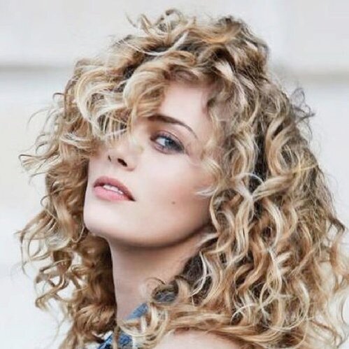 Nos 3 experts du balayage pour passer au blond 