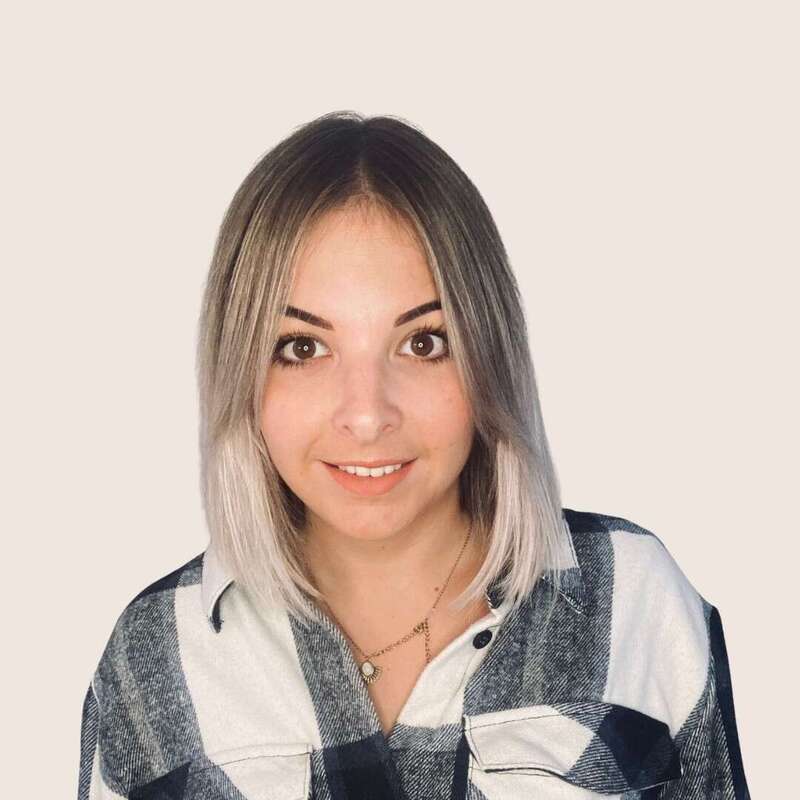 Hélène - Coloriste &amp; Coupeuse